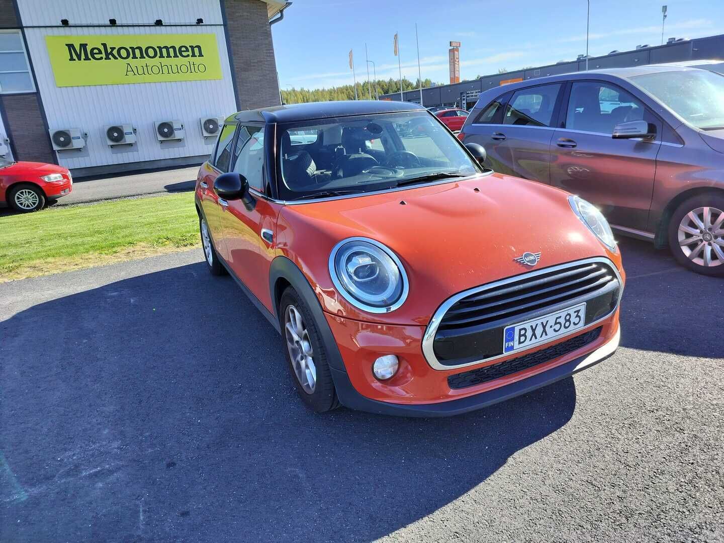 MINI Hatchback 5-ovinen Cooper Essential 2019, kuva 1/4