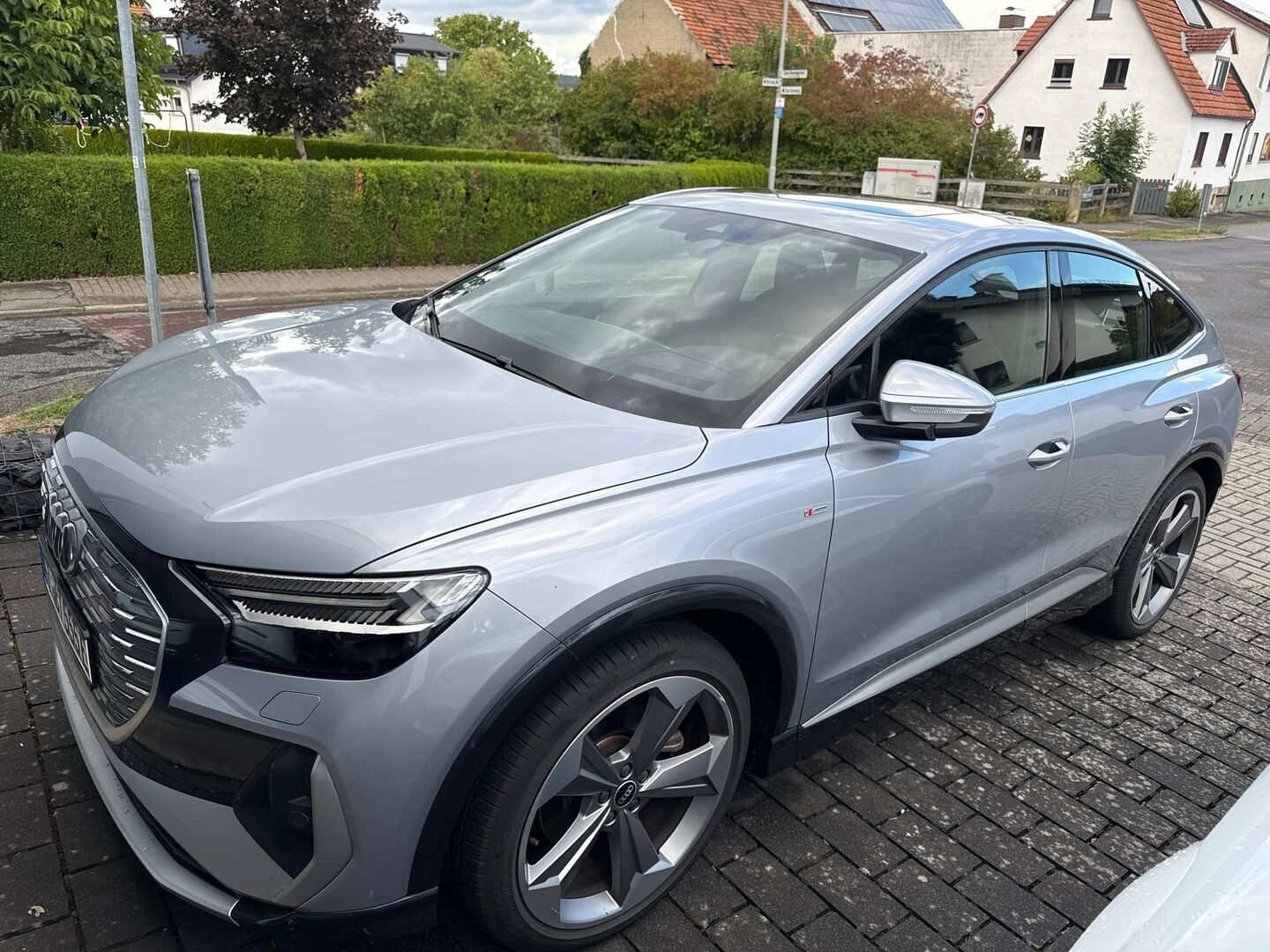 Audi Q4 e-tron 2022, photo 1/12
