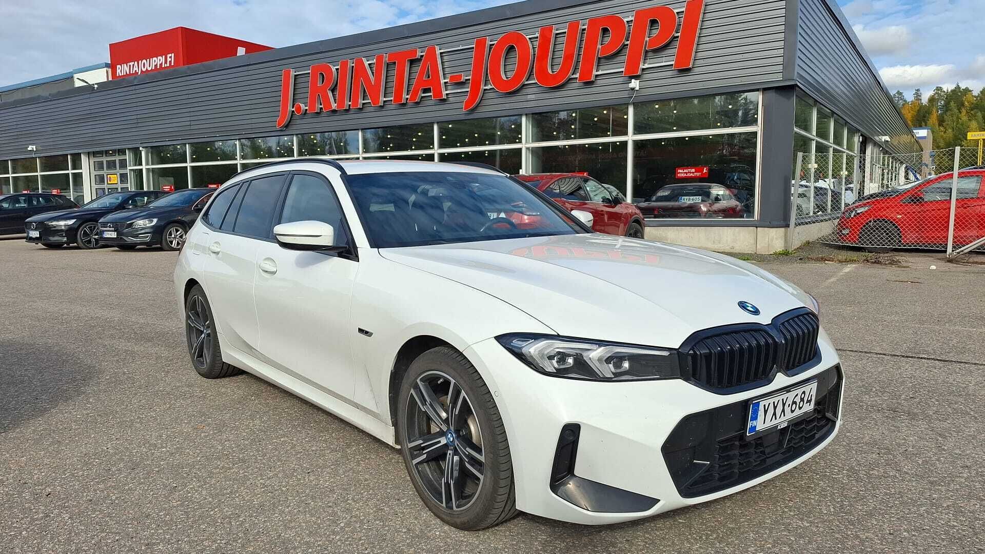 BMW 330 2023, kuva 1/5